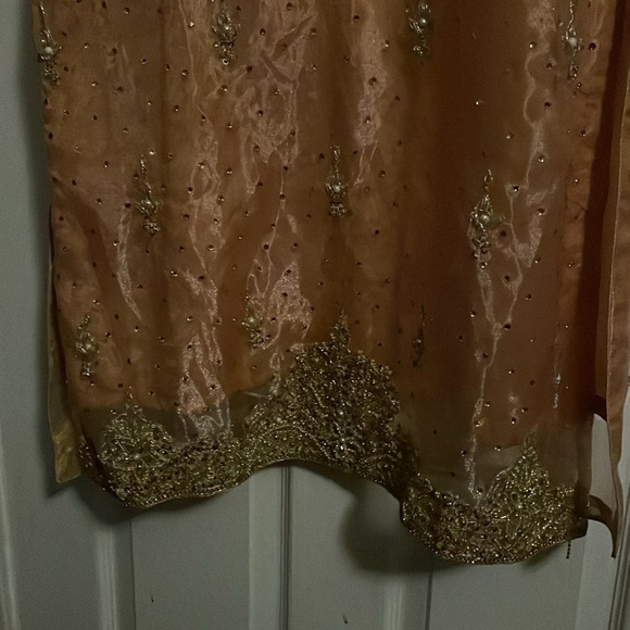 Pakistani suit - Picture 3 of 5